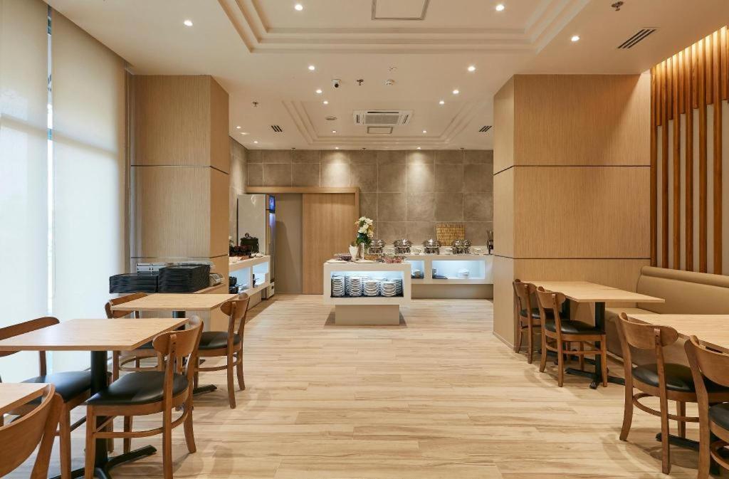 Wishton Hotel Yangon Exterior foto